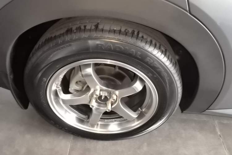 Used BYD Dolphin 2023 420 km Fashion Edition Right Rear Wheel Hub