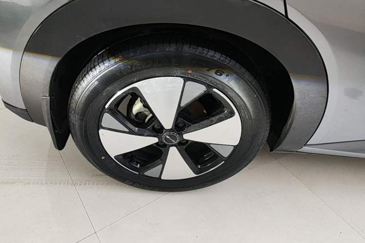 Used BYD Dolphin 2023 420 km Free Version Right Rear Wheel Hub