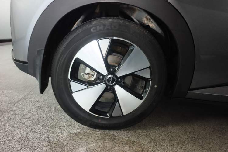 Used BYD Dolphin 2023 420 km Fashion Edition Right Rear Wheel Hub