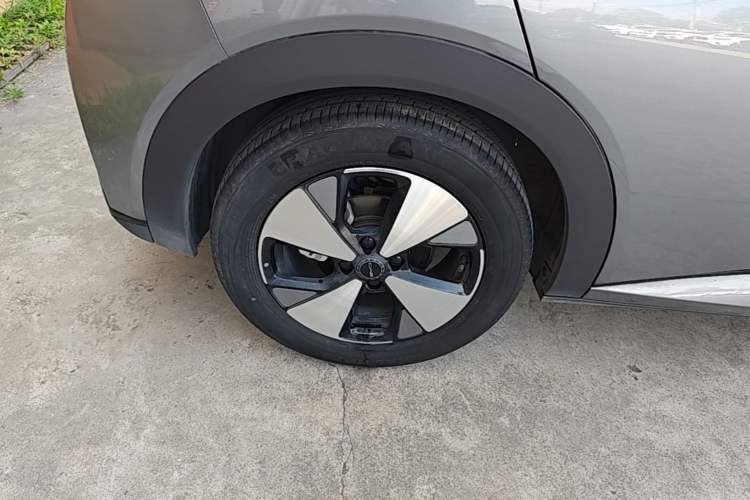Used BYD Dolphin 2023 420 km Fashion Edition Right Rear Wheel Hub