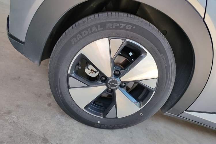 Used BYD Dolphin 2023 420 km Fashion Edition Right Rear Wheel Hub