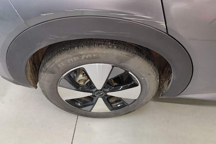 Used BYD Dolphin 2023 420 km Fashion Edition Right Rear Wheel Hub