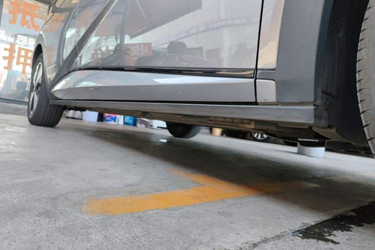 Used BYD Dolphin 2023 420 km Fashion Edition Right Side Sill
