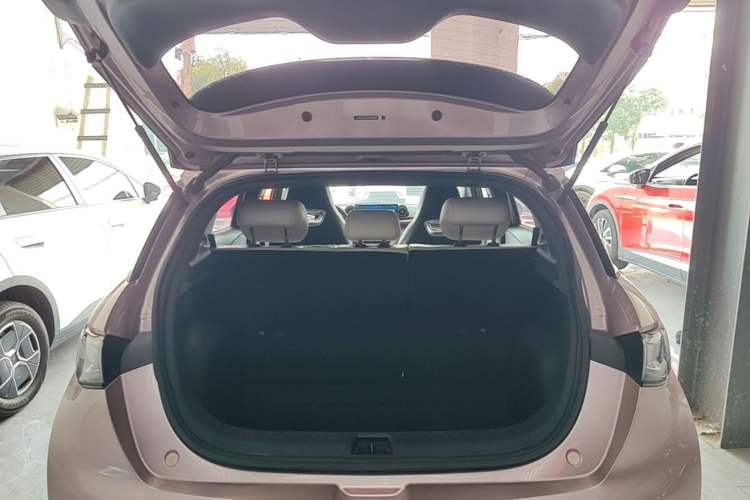 Used BYD Dolphin 2023 420 km Fashion Edition Trunk