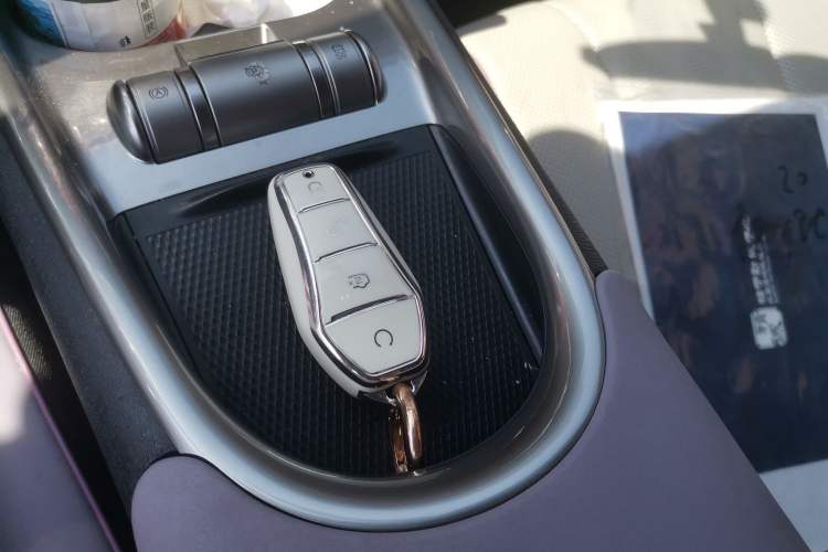 Used BYD Dolphin 2023 420 km Free Version Vehicle Key