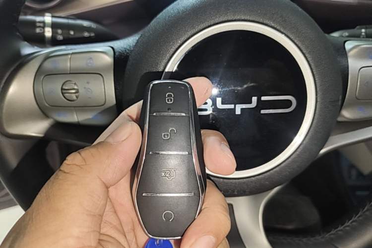 Used BYD Dolphin 2023 420 km Free Version Vehicle Key