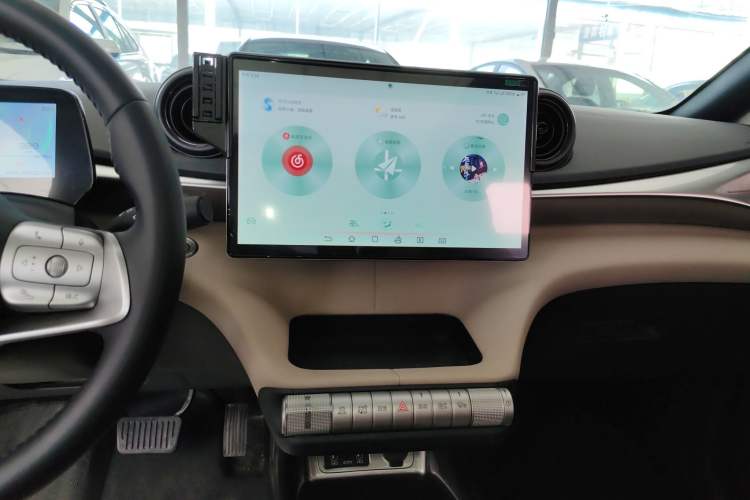 Used BYD Dolphin 2023 420 km Fashion Edition Audio And AC Panel