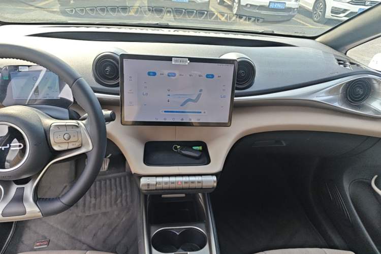 Used BYD Dolphin 2023 420 km Fashion Edition Audio And AC Panel