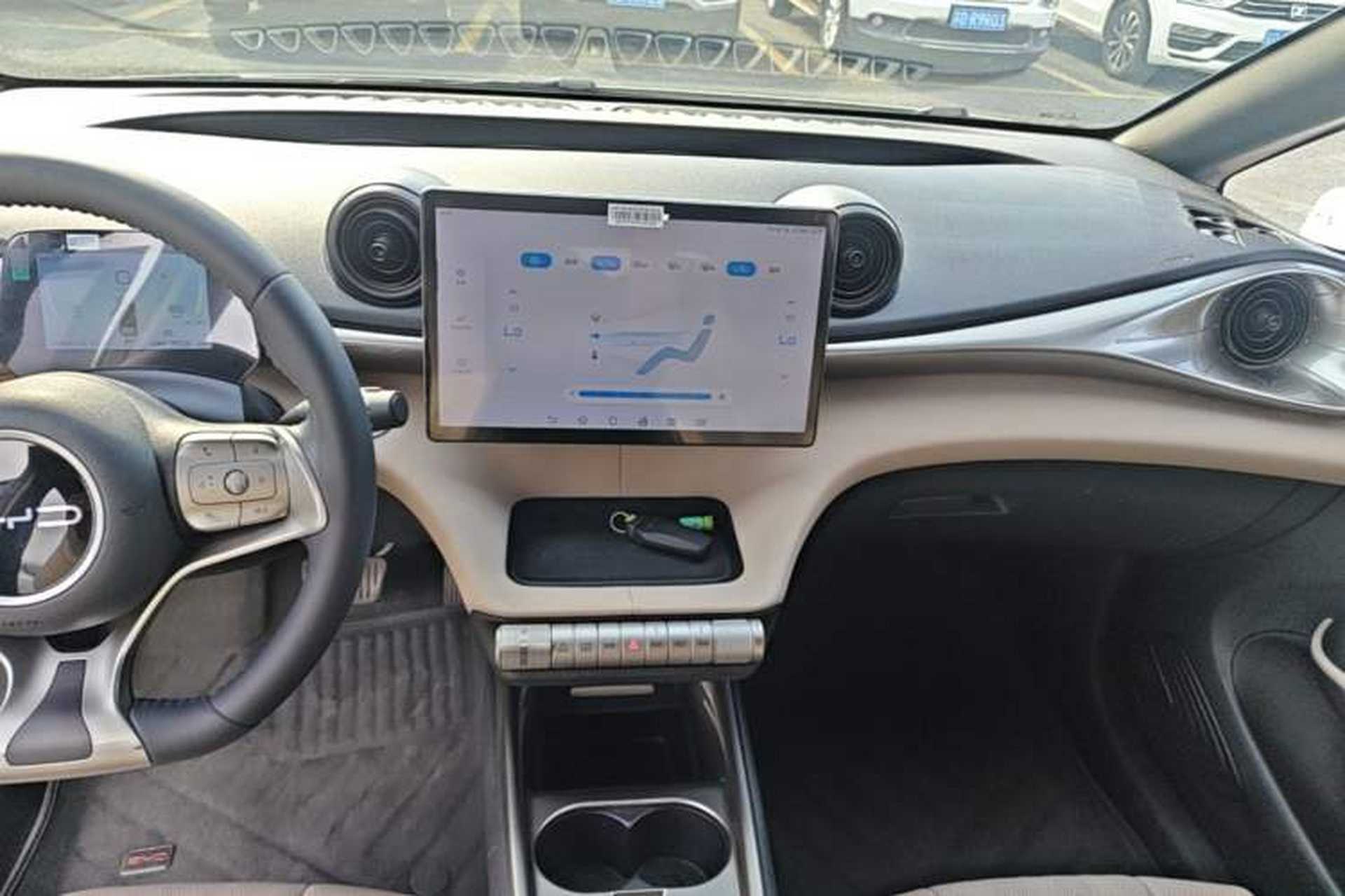 Used BYD Dolphin 2023 420 km Fashion Edition Audio And AC Panel