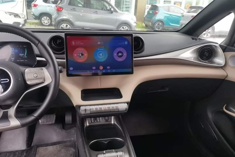 Used BYD Dolphin 2023 420 km Free Version Audio And AC Panel