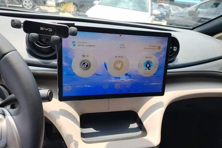 Used BYD Dolphin 2023 420 km Fashion Edition Audio And AC Panel