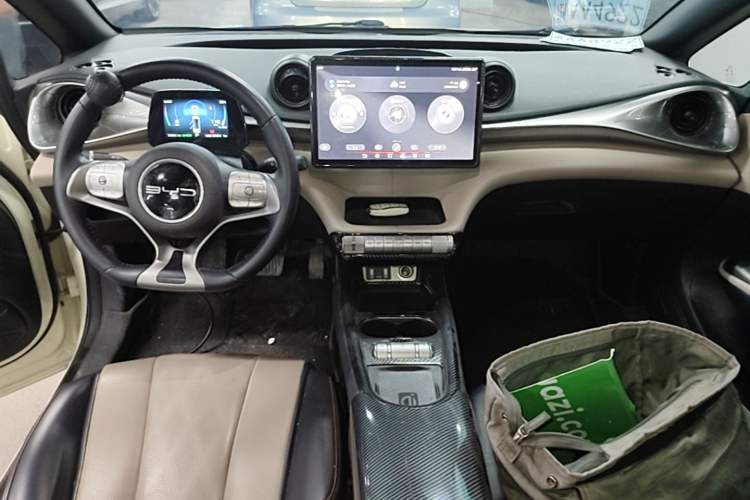 Used BYD Dolphin 2023 420 km Fashion Edition Center Console