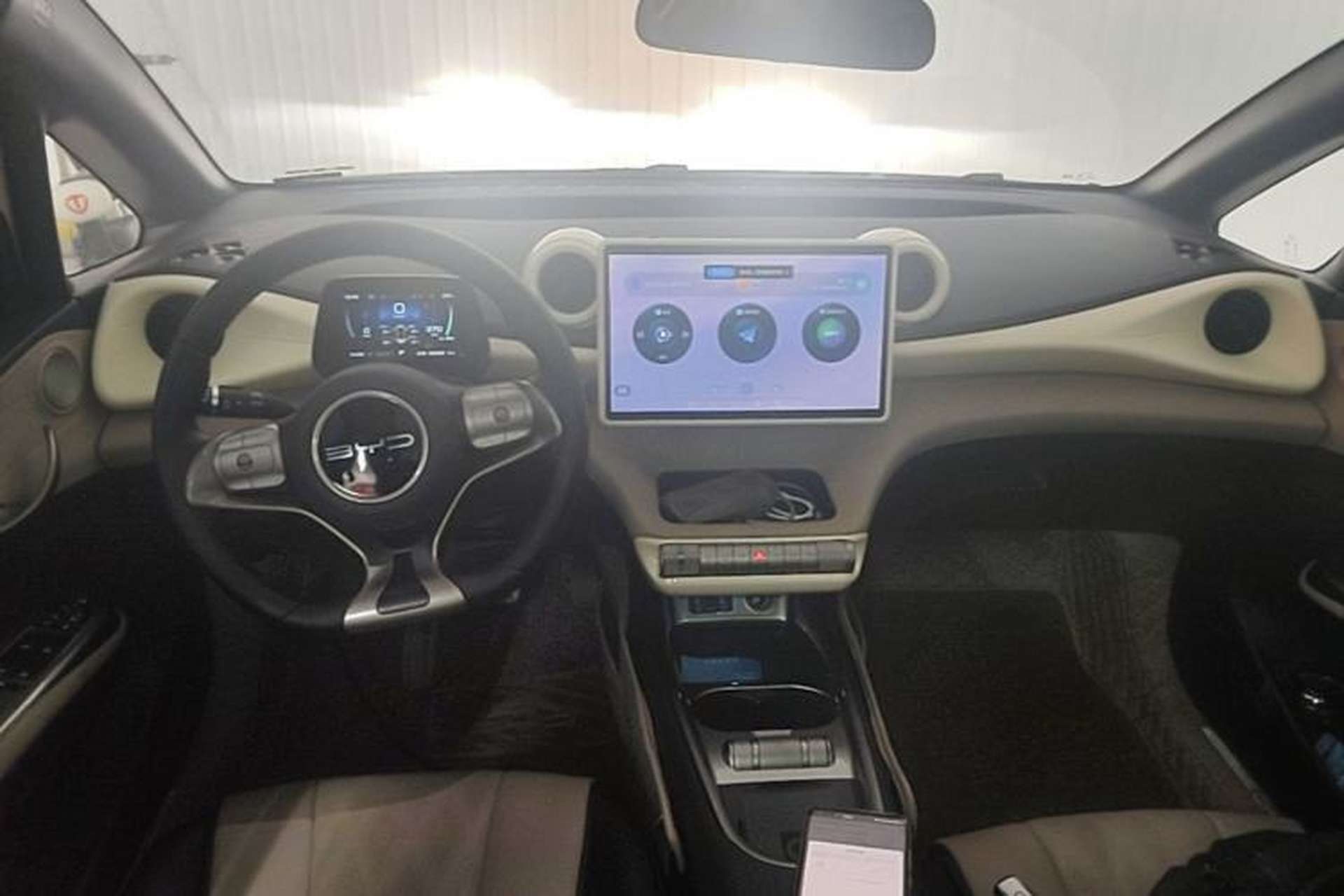 Used BYD Dolphin 2023 420 km Fashion Edition Center Console