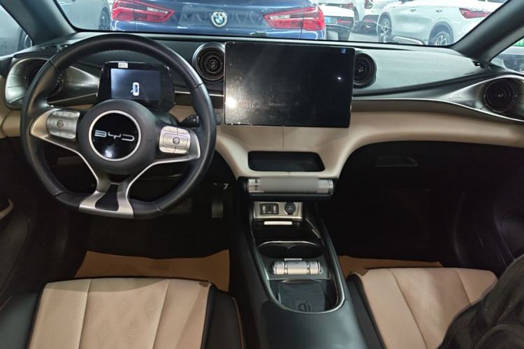 Used BYD Dolphin 2023 420 km Fashion Edition Center Console