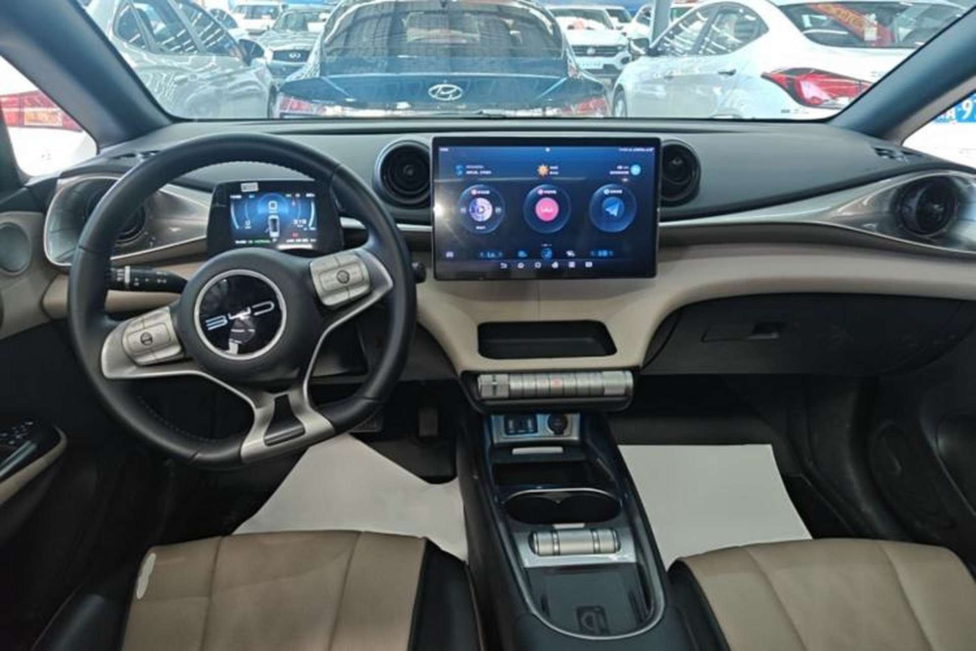 Used BYD Dolphin 2023 420 km Fashion Edition Center Console