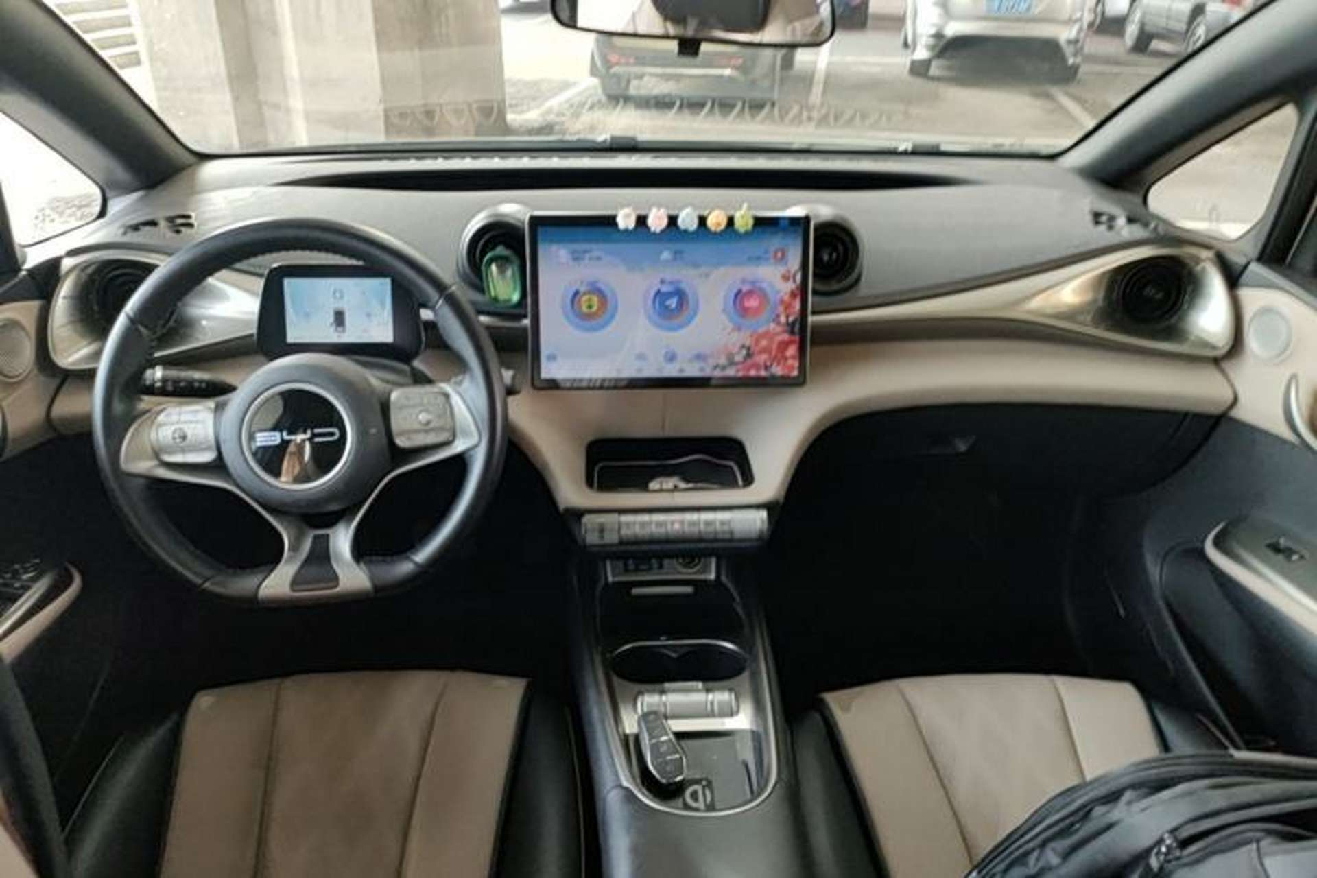 Used BYD Dolphin 2023 420 km Fashion Edition Center Console