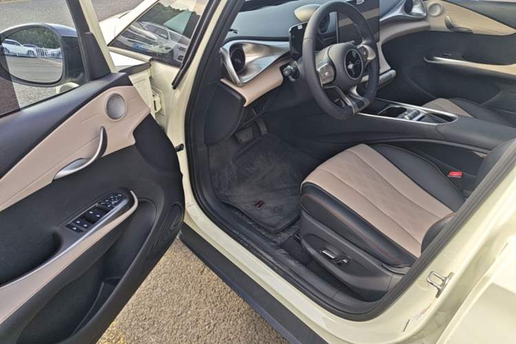 Used BYD Dolphin 2023 420 km Fashion Edition Driver Seat