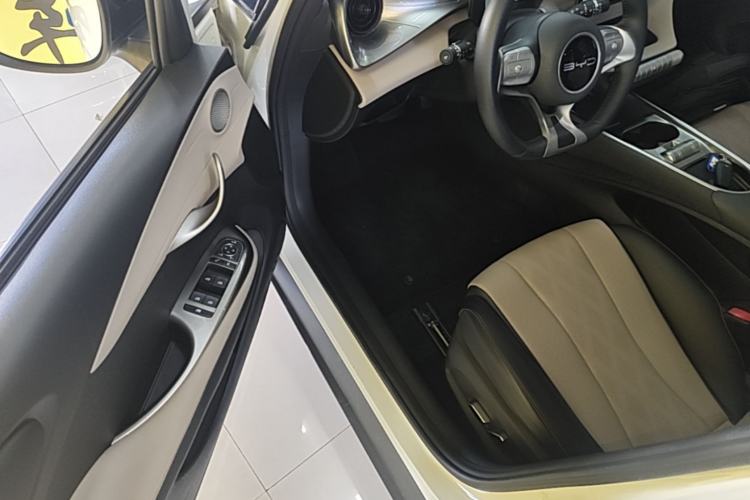 Used BYD Dolphin 2023 420 km Fashion Edition Driver Seat