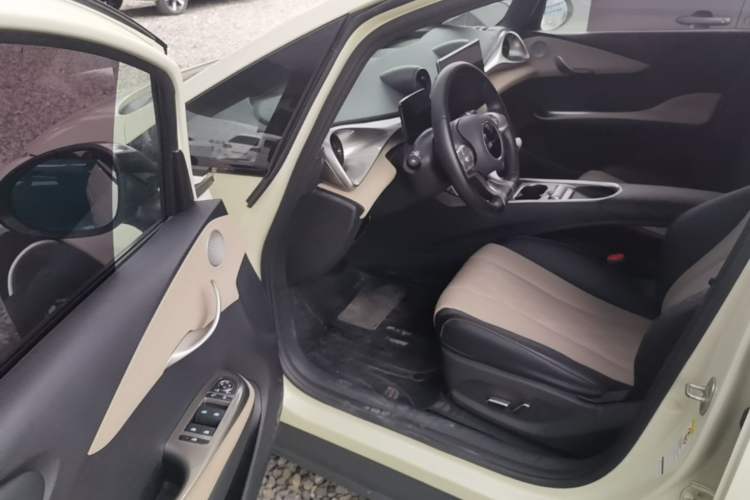 Used BYD Dolphin 2023 420 km Free Version Driver Seat