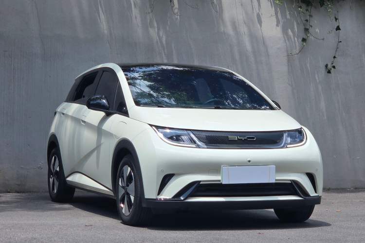 Used BYD Dolphin 2023 420 km Fashion Edition Exterior 3