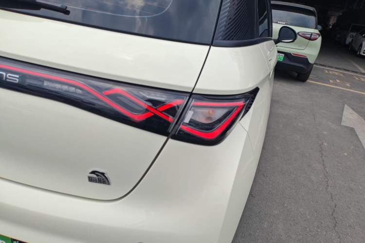 Used BYD Dolphin 2023 420 km Fashion Edition Exterior 3