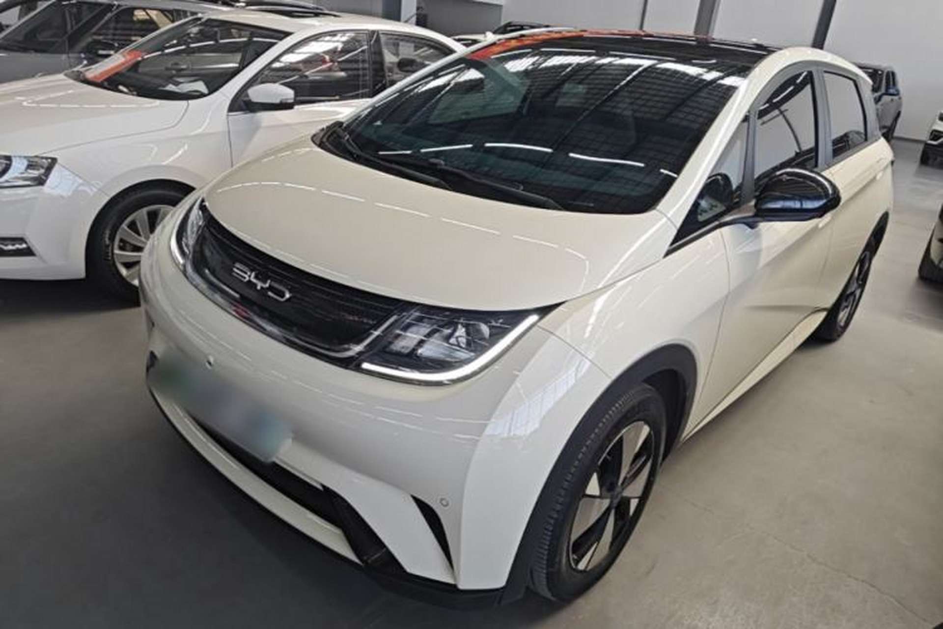 Used BYD Dolphin 2023 420 km Fashion Edition Front Left 45 Deg