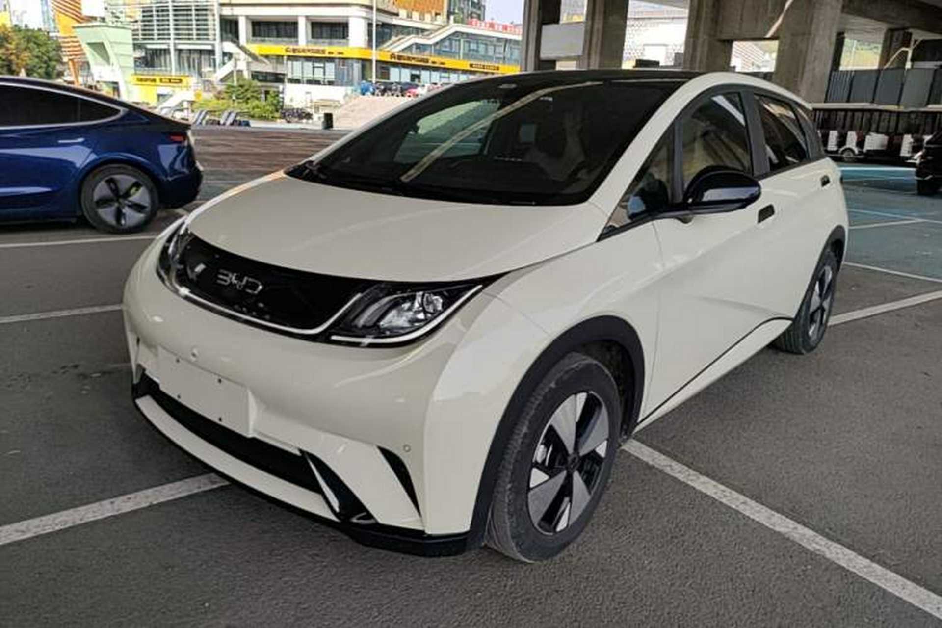 Used BYD Dolphin 2023 420 km Fashion Edition Front Left 45 Deg