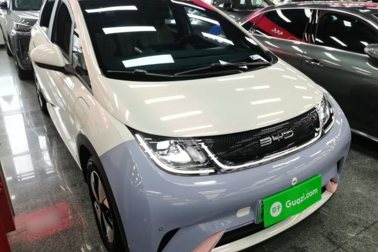 Used BYD Dolphin 2023 420 km Fashion Edition Front Right 45 Deg