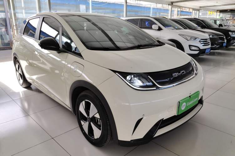 Used BYD Dolphin 2023 420 km Fashion Edition Front Right 45 Deg