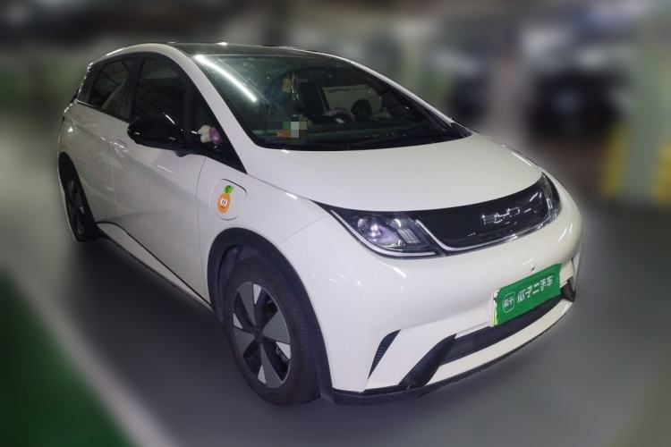 Used BYD Dolphin 2023 420 km Fashion Edition Front Right 45 Deg