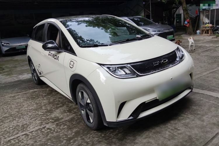 Used BYD Dolphin 2023 420 km Fashion Edition Front Right 45 Deg
