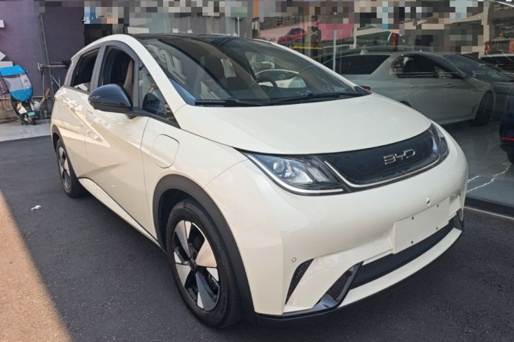 Used BYD Dolphin 2023 420 km Fashion Edition Front Right 45 Deg