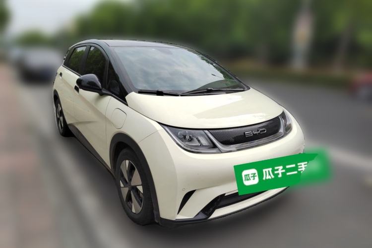 Used BYD Dolphin 2023 420 km Fashion Edition Front Right 45 Deg