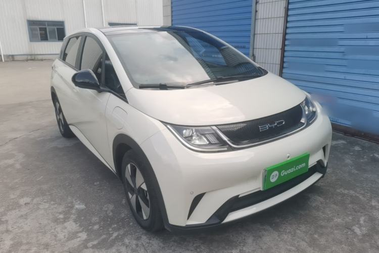Used BYD Dolphin 2023 420 km Fashion Edition Front Right 45 Deg