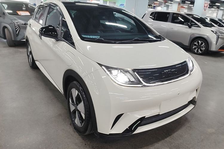 Used BYD Dolphin 2023 420 km Fashion Edition Front Right 45 Deg