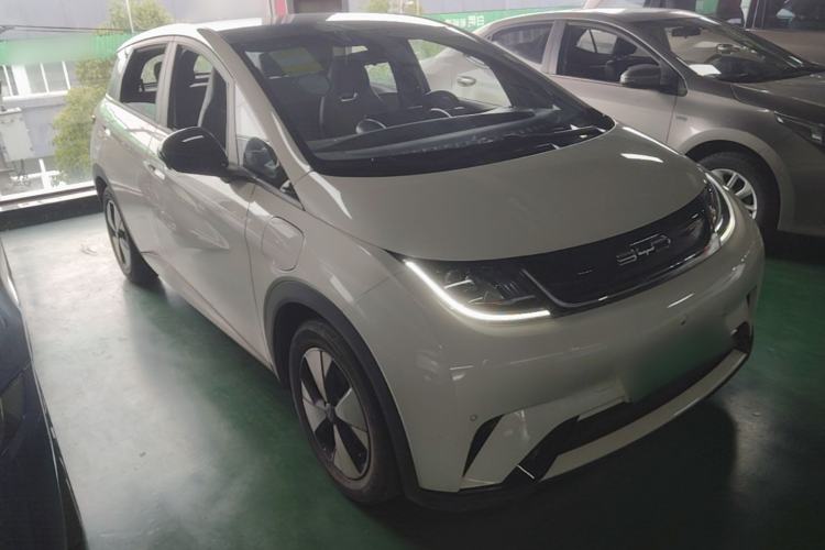 Used BYD Dolphin 2023 420 km Fashion Edition Front Right 45 Deg