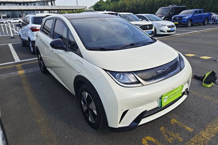 Used BYD Dolphin 2023 420 km Fashion Edition Front Right 45 Deg