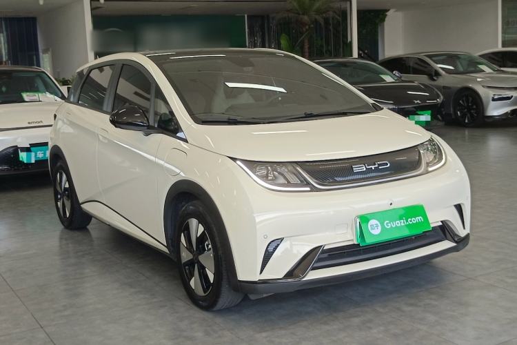Used BYD Dolphin 2023 420 km Fashion Edition Front Right 45 Deg
