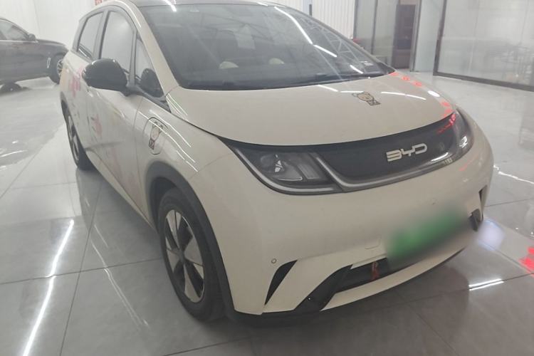 Used BYD Dolphin 2023 420 km Fashion Edition Front Right 45 Deg