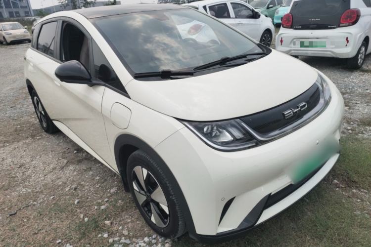 Used BYD Dolphin 2023 420 km Fashion Edition Front Right 45 Deg
