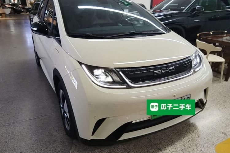 Used BYD Dolphin 2023 420 km Fashion Edition Front Right 45 Deg