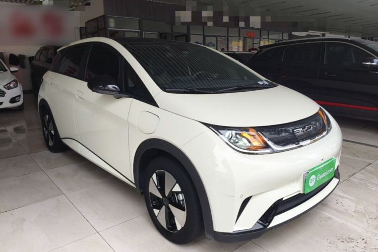 Used BYD Dolphin 2023 420 km Fashion Edition Front Right 45 Deg