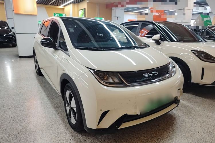 Used BYD Dolphin 2023 420 km Fashion Edition Front Right 45 Deg