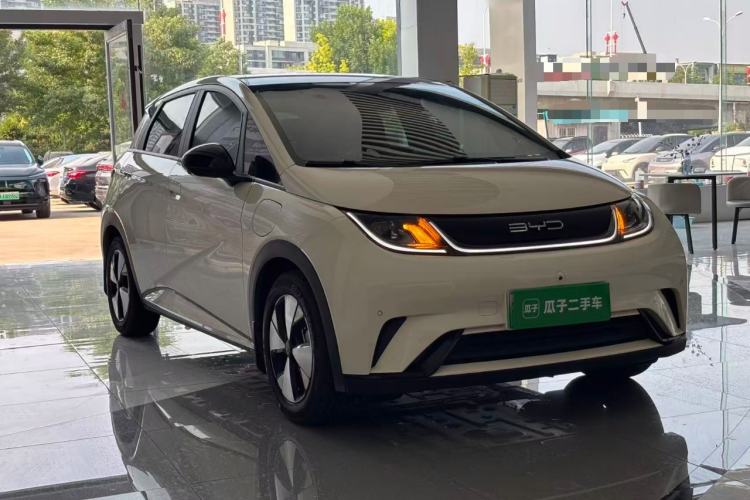 Used BYD Dolphin 2023 420 km Fashion Edition Front Right 45 Deg