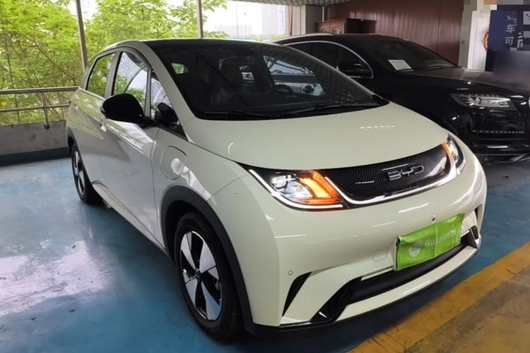 Used BYD Dolphin 2023 420 km Fashion Edition Front Right 45 Deg