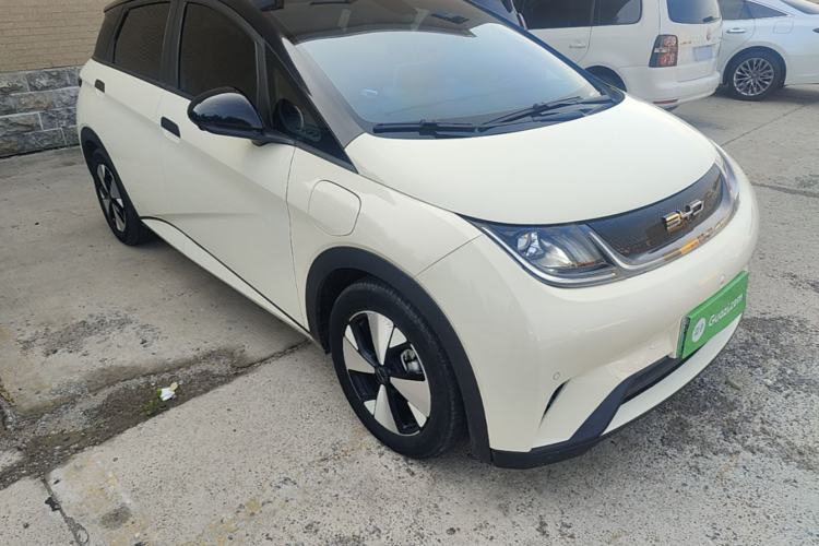 Used BYD Dolphin 2023 420 km Fashion Edition Front Right 45 Deg