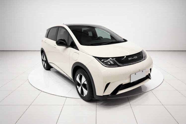 Used BYD Dolphin 2023 420 km Fashion Edition Front Right 45 Deg