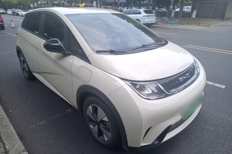 Used BYD Dolphin 2023 420 km Free Version Front Right 45 Deg