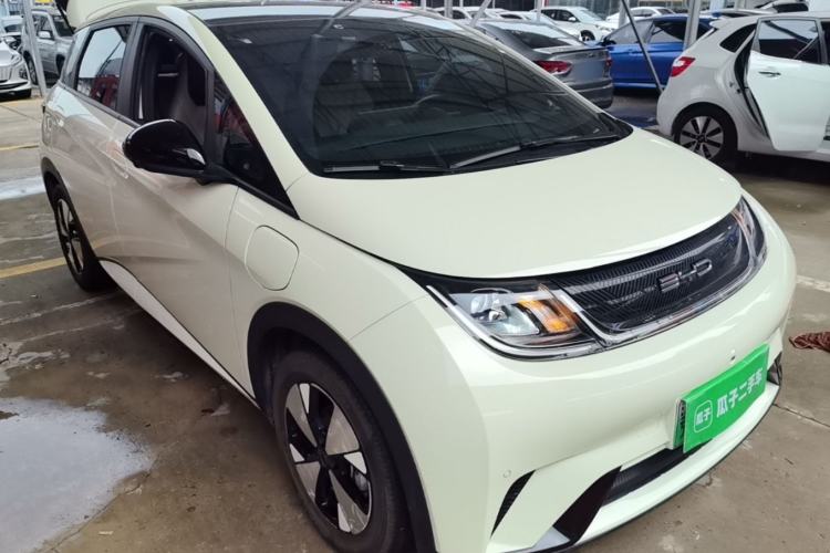 Used BYD Dolphin 2023 420 km Fashion Edition Front Right 45 Deg