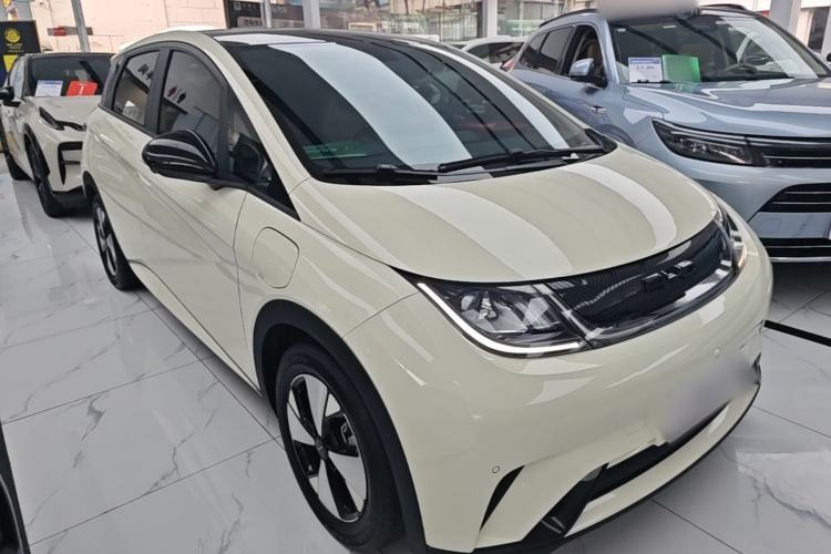 Used BYD Dolphin 2023 420 km Fashion Edition Front Right 45 Deg